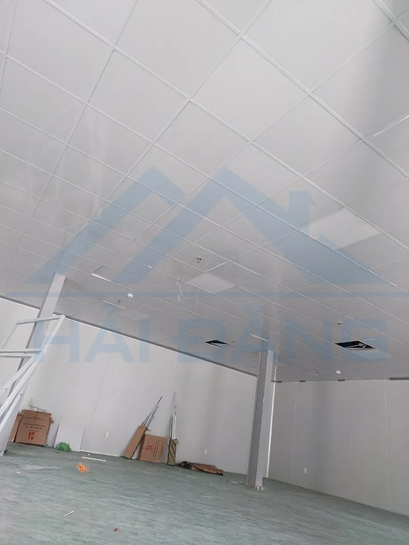 Trần thả nhựa văn phòng tấm trắng trơn