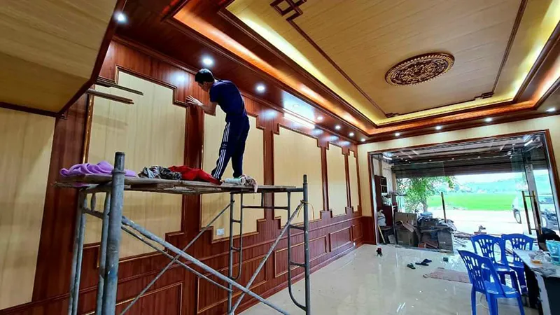 Thợ thi công tường nhựa Nano chuyên nghiệp