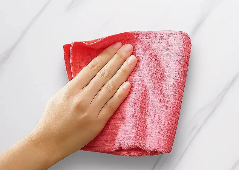 Vệ sinh và bảo vệ tường nhựa đúng cách